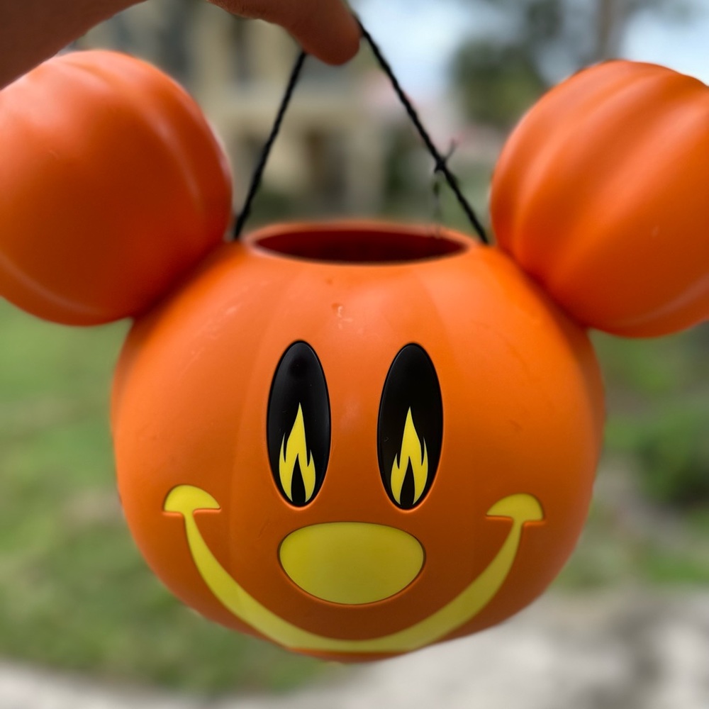 Disney Parks Mickey Mouse Pumpkin Light Up Trick or Treat Bucket!